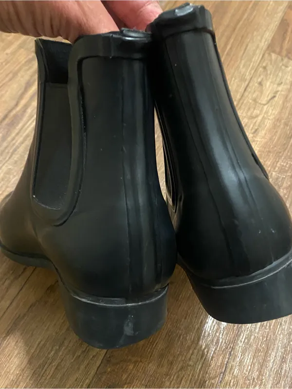 The Gap Womens Size 8 Chelsea Black Rubber Ankle Rain Boots Booties 6”H Tall - Image 9