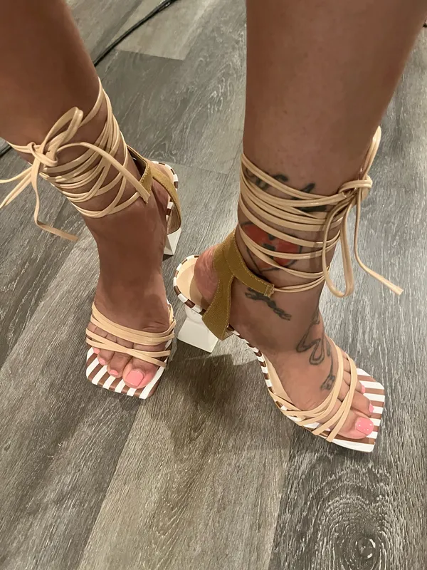 White and tan lace up heels Size 7.5 - Image 2
