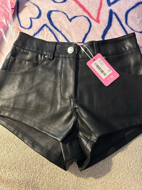Edikted Mid Rise Faux Leather Micro Shorts - Image 2