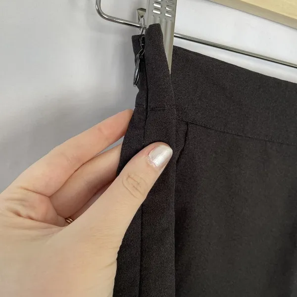 Black Scalloped Hem Mini Skirt With Side Zipper Closure business casual comfort‎ - Image 3