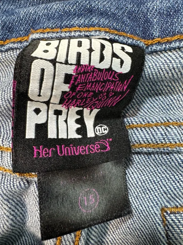 Her Universe DC Comics Birds of Prey Harley Quinn Hi-Rise Shorts Size 15 - Image 2