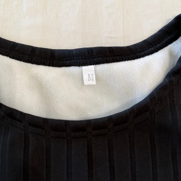 Women's Long Sleeve Fleece Lined Top Size Medium #260535 - Image 2