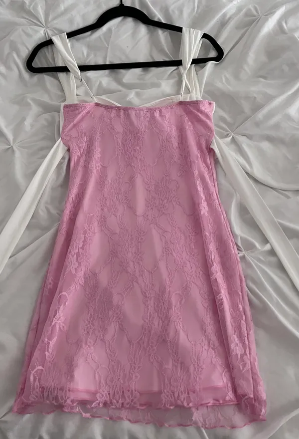 Lucy in the Sky Pink Lace Dress - Image 2