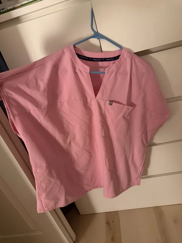 Fabletics Scrub Top Evolve - Image 4