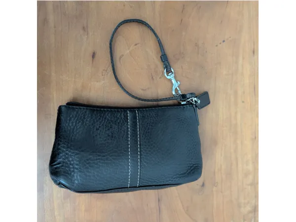 Coach Black Pebbled Leather Wristlet Mini bag - Image 4