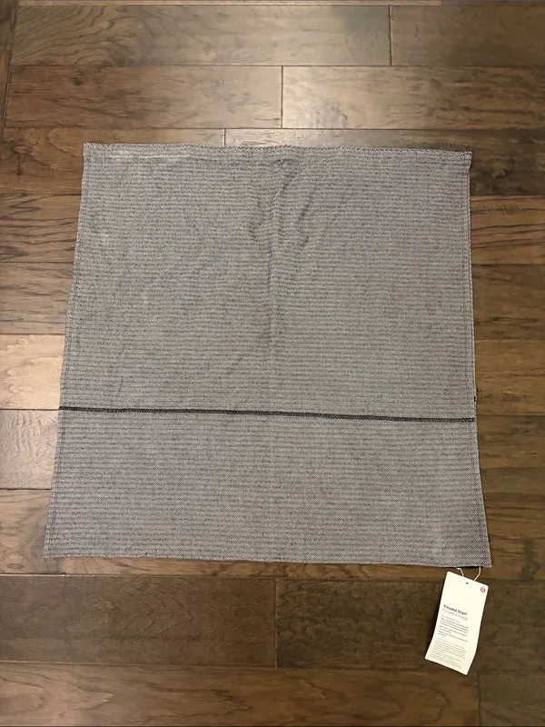 New with Tags Lululemon Black and White Herringbone Vinyassa Scarf - Image 5