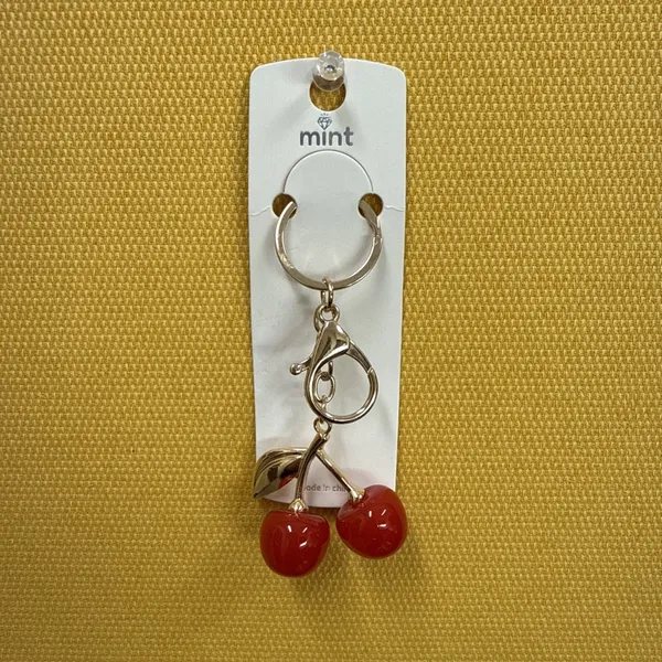 Mint-Cherry Keychain Charm Red Gold Tone w/ Gold Tone Leaf NWT Purse Bag Charm‎ - Image 2