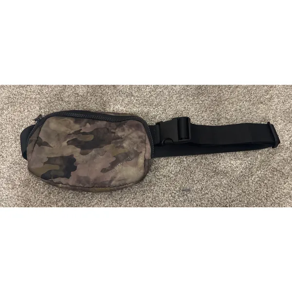 Lululemon Everywhere Crossbody Belt Bag,Heritage Camo Wash,Juniper Green& Blac - Image 6