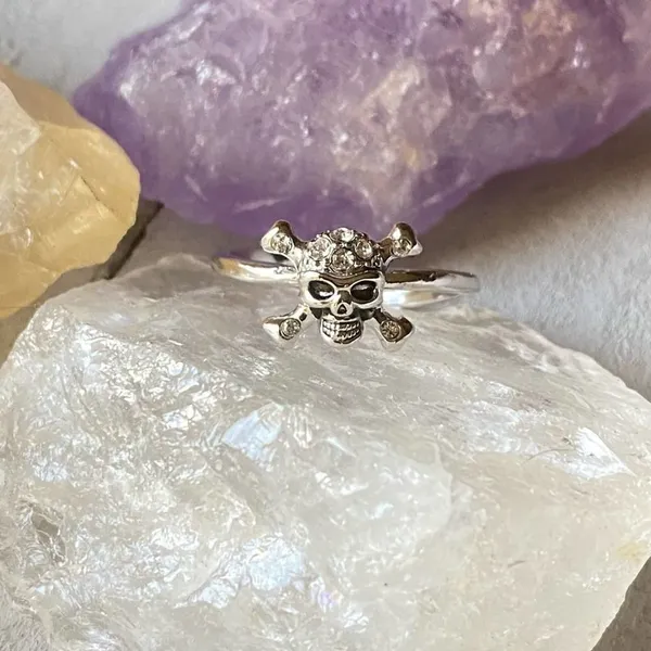 Skull Top Grade Crystal Rhodium Brass Ring Size 8 - Image 2