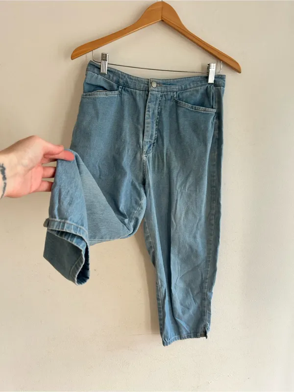 Vintage bill Blass high waisted denim capris - Image 6