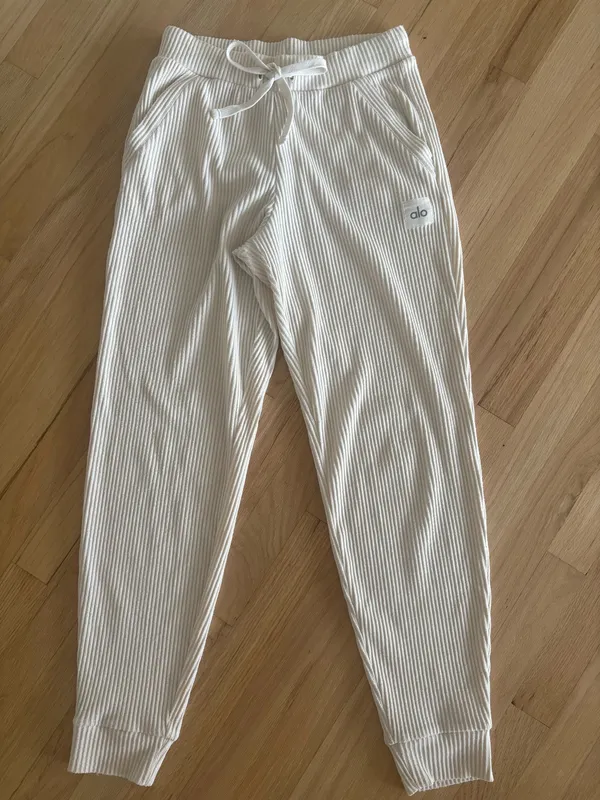 Alo Yoga Ivory Muse Set - Image 9