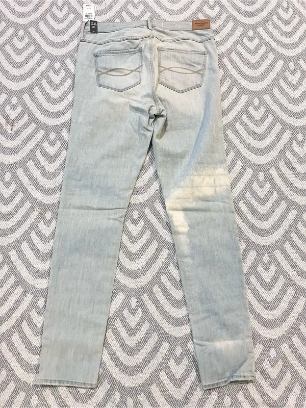 ABERCROMBIE & FITCH High Rise Super Skinny Beaded Light Wash Jeans 10 NWT - Image 5