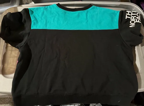 North Face short sleeve pullover - Image 2