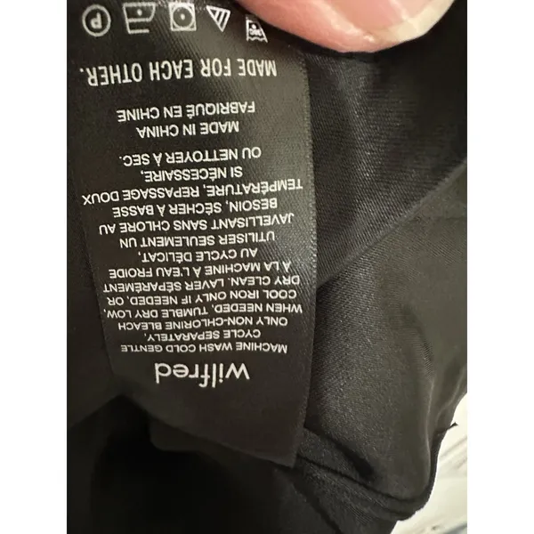 Wilfred Shine Satin Bustier from Aritzia It is a sleek black cropped tank top XS - Image 10