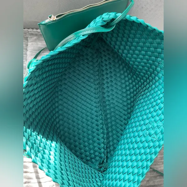 Beautiful spacious tote💚💚💚 Green - Image 8