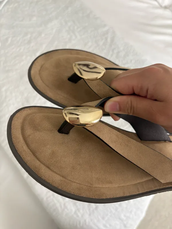 Universal thread taupe sandals with gold - Image 2