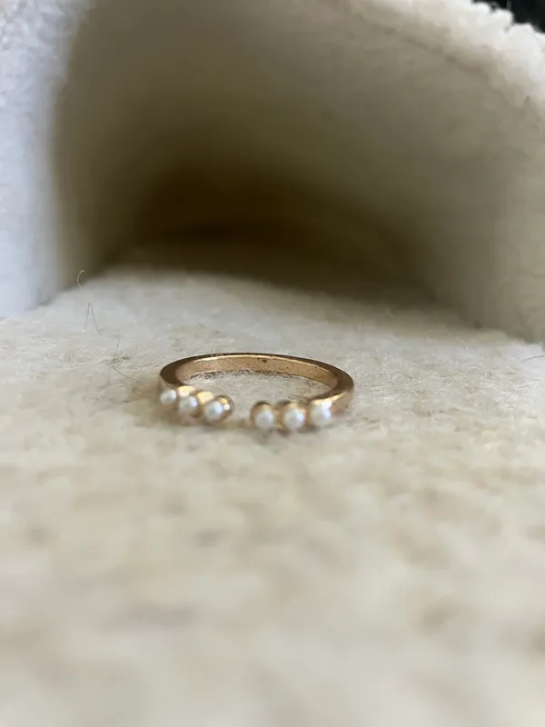 Gold Faux Pearl Antique Vintage Ring - Image 2