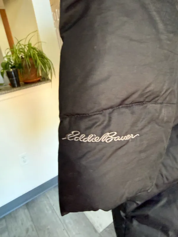 Black Eddie Bauer winter coat  - Image 4