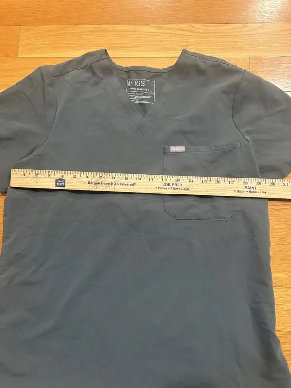 Figs Size Large (L) V-Neck Scrub Top with Chest Pocket - Image 2