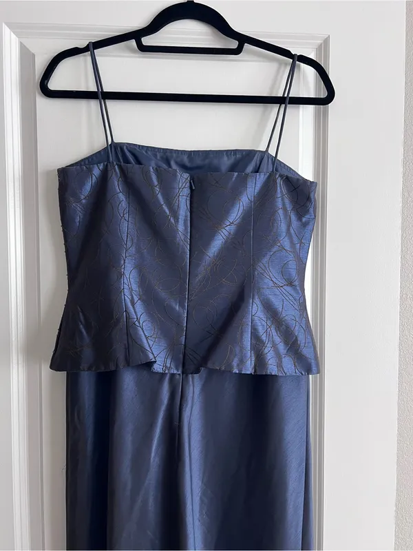 Cachet Navy blue 2-piece dress with beaded detailing #formalwear - Image 3