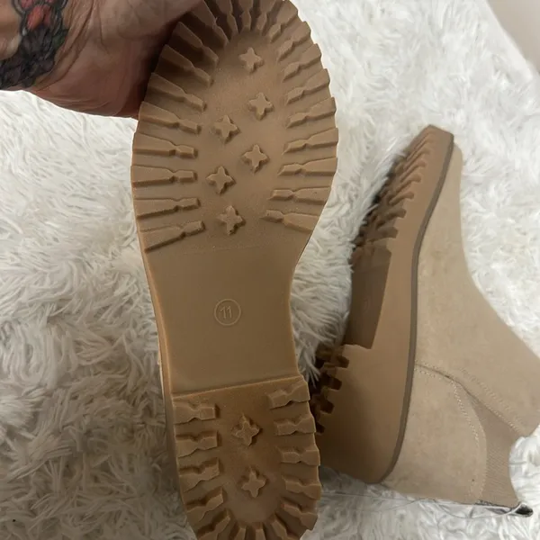 NWT Women's Taci Ankle Boots - Universal Thread Light Taupe Size 11 - Image 3