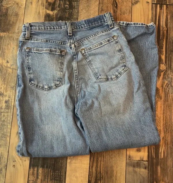 Abercrombie Ultra High-Rise Straight 90s Curve Love Jeans - Image 3
