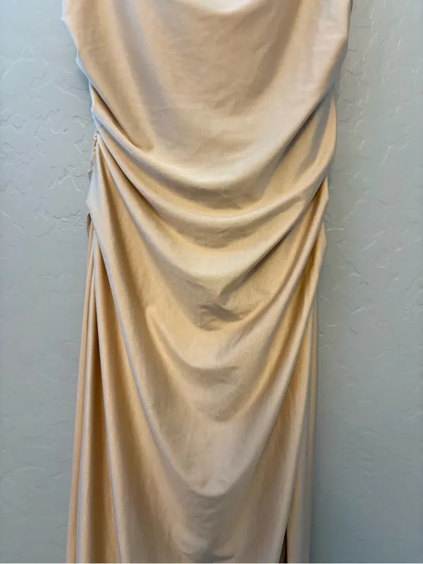La Femme champagne sleeveless v-neck ruched dress with slit size 6 - Image 6