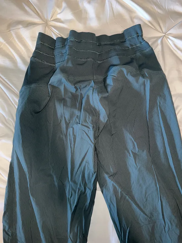 Lululemon Joggers Studio Dance Green Olive Size 6 - Image 2