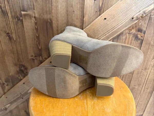 DV by Dolce Vita Women’s Size 7 Taupe FauxSuede Ankle Booties Block Heel - Image 6
