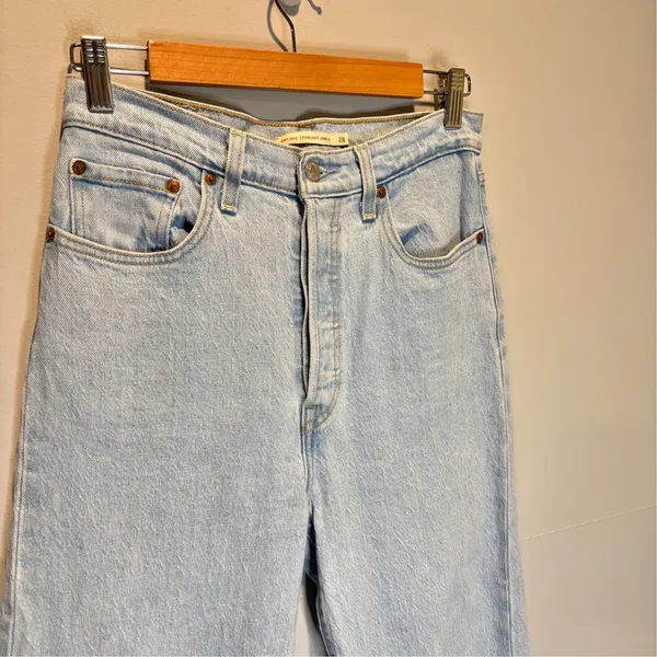 Levi's Premium Ribcage Straight Ankle Light Wash Raw Hem Jeans - size 28 - Image 2