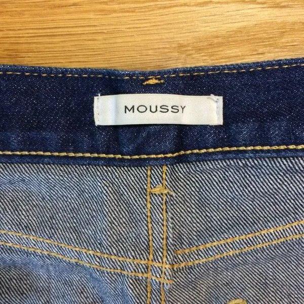 Moussy high rise Jean shorts size 2 dark wash - Image 4