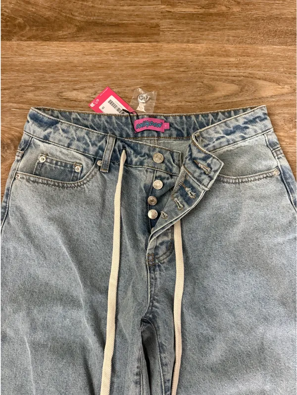 Edikted Baggy Low-Rise Jeans - Image 4