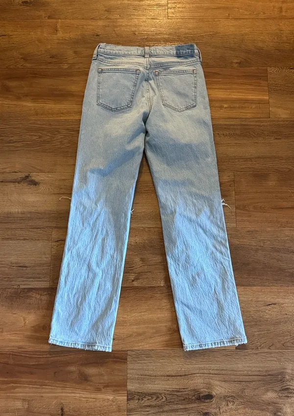 Abercrombie & Fitch Mid Rise 90s Straight Jeans - Image 8