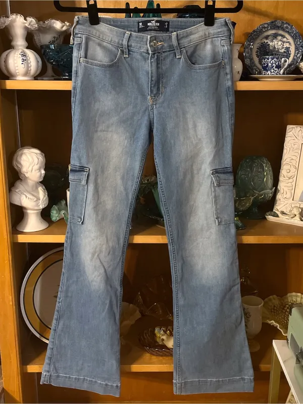 Hollister Low Rise Boot Cut Jeans Size 5R - Image 2