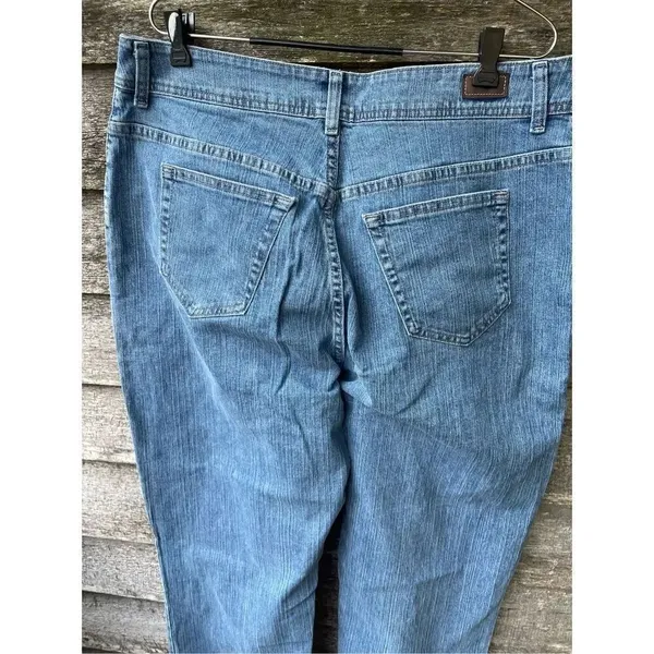 NWT Riders by Lee relaxed fit 18L 33”inseam instantly slims you. Lighter wash. - Image 5