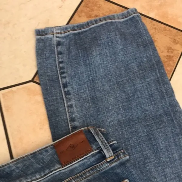 Tommy Hilfiger light wash high waisted denim jeans size 6 - Image 4