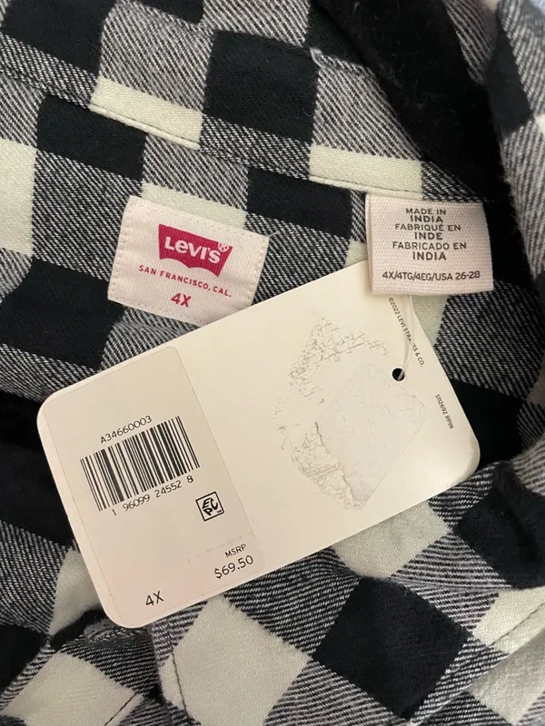 Levi's NWT Trendy Plus Size Flannel Black and White Plaid button down Shirt 4X - Image 6