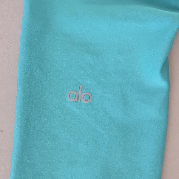 ALO Yoga Airlift Intrigue Bra & High-Waist 4 Pocket Utility Legging Set - Image 7