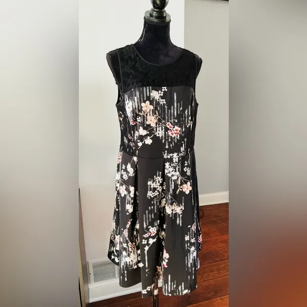 White House | Black Market dress 🌺PRETTY🌷 - Image 2