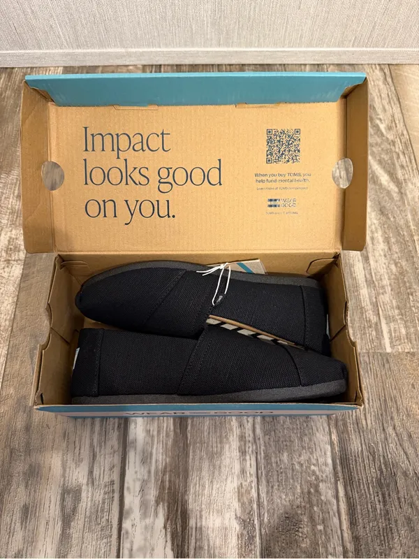 Toms Black Slip-On Canvas Shoes Size 5.5 Wide - Image 15
