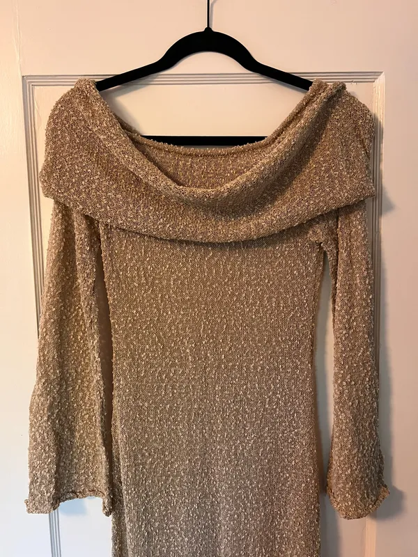 Celestia Off The Shoulder Long Sleeved Maxi Dress - Image 2