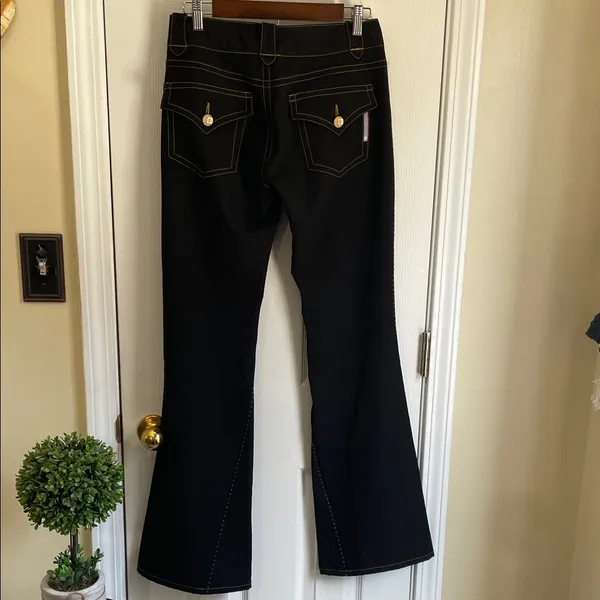 Elegant Black Flare Jeans for Women - Image 3