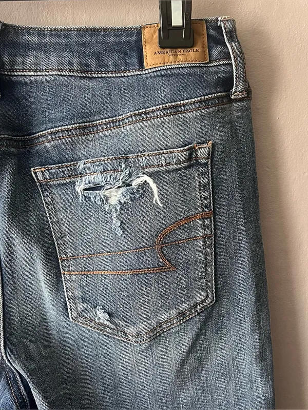 American Eagle Distressed Hi Rise Slim Jeans Size 10 - Image 4