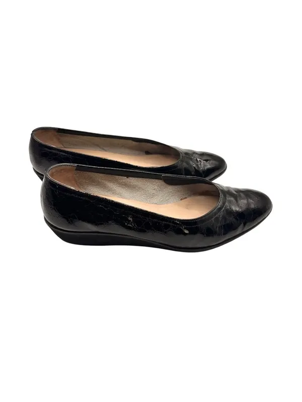 Salvatore Ferragamo Size 8.5 Black Croc Embossed Faux Leather Wedge Flats - Image 2