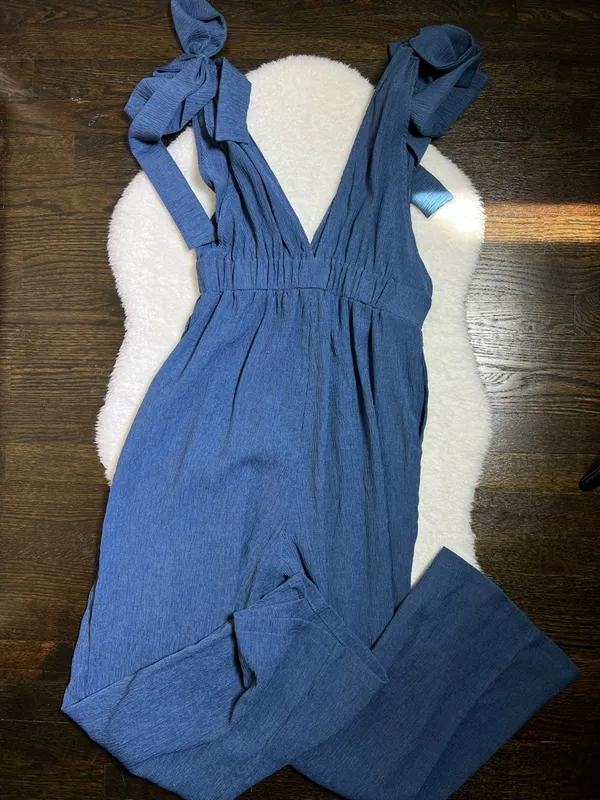 NWT Cider Blue Tie Shoulder Plunge Neck High Waist Wide Leg Jumpsuit Medium - Image 7