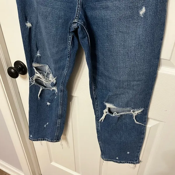 Abercrombie & Fitch High‎ Rise Mom Jean size 28 / 6 s - Image 6