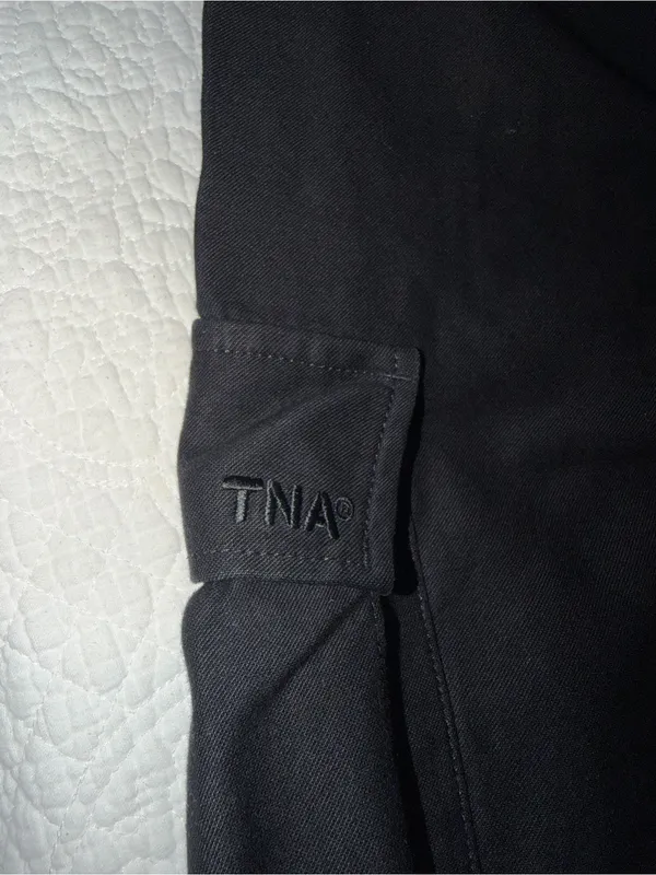 Aritzia TNA Black Straight Leg Cargo Pants - Image 4