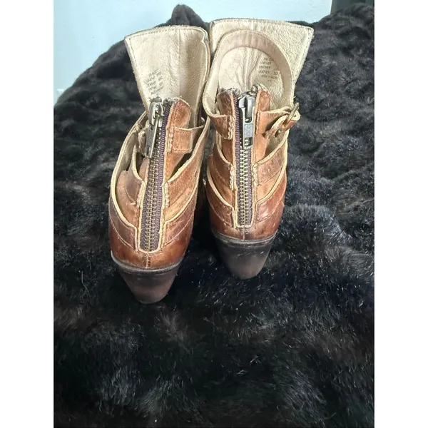 Freebird by Steven - Eagle bootie. Boot sandals shoes leather 7 block heel - Image 5