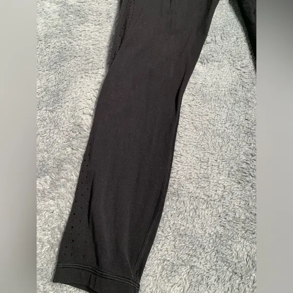 Athleta black Elation Laser Cut 7/8 Leggings small - Image 3