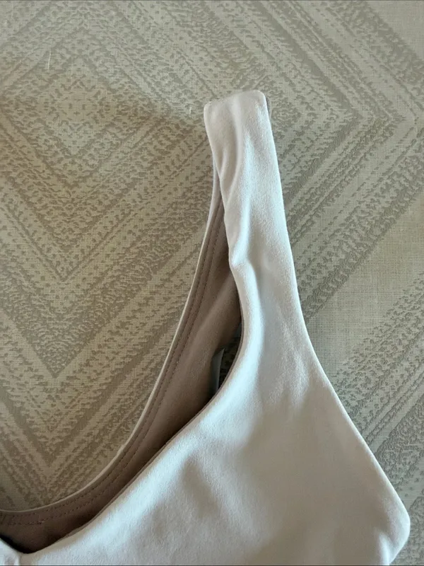 Lululemon White V-Neck Crop Tank Top Tan Built-In Sports Bra Size 0 - Image 3